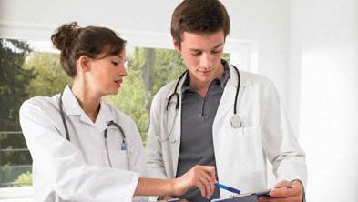 Tot mai mulți medici părăsesc Grecia pentru a lucra în alte țări, printre care și România 