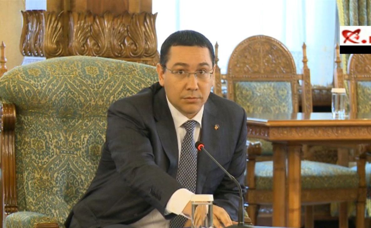 Cozmin Guşă: Ponta a reuşit să fie pisicuţ pentru că lui Băsescu îi place să mângâie pisicul