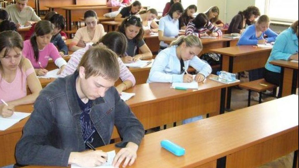 REZULTATE BACALAUREAT 2014. O elevă din Sfântu Gheorghe a obținut zece pe linie la BAC 2014