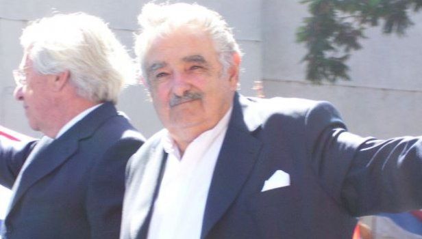 CEL MAI SĂRAC PREŞEDINTE DIN LUME: "Cei cărora le plac banii nu ar trebui să intre în politică"