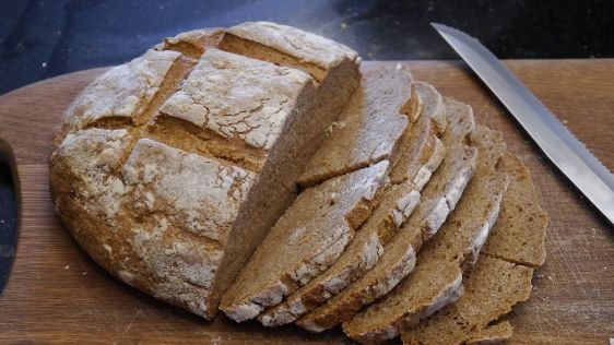 Şapte tipuri de PÂINE care nu îngraşă