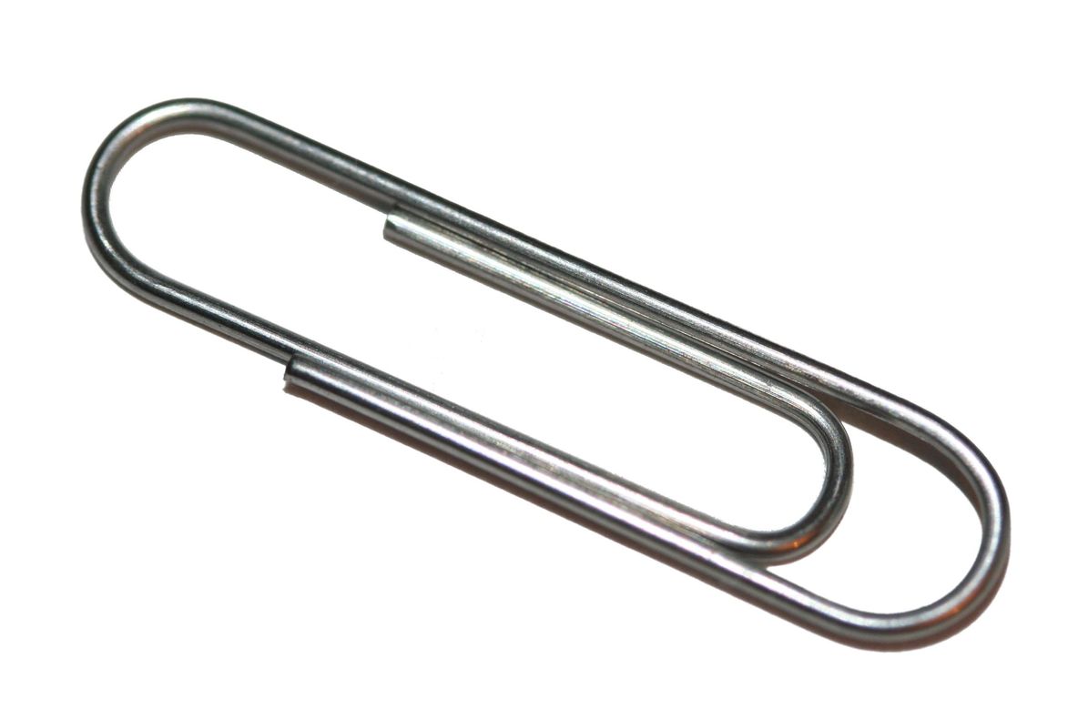 Ministerul de Finanţe dă 400.000 de euro pe AGRAFE de BIROU