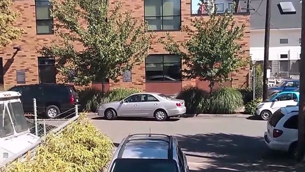 Cea mai proastă parcare laterală!