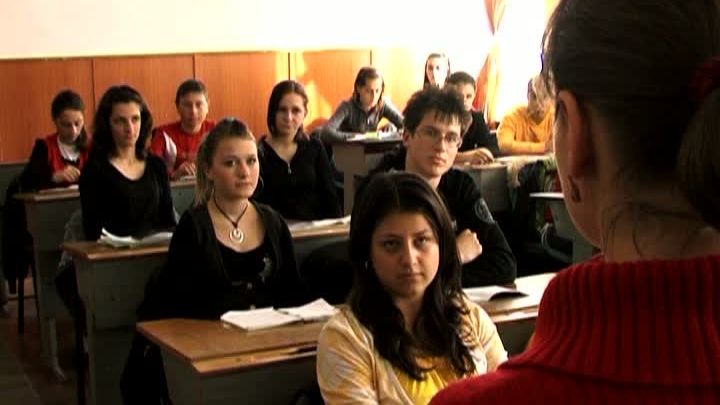 SCRISOAREA UNUI PROFESOR UNIVERSITAR: "Statul a angajat în masă analfabeţi cu salarii babane"