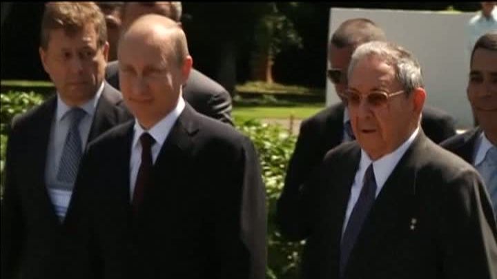Vladimir Putin, în vizită în Cuba, unde s-a întâlnit cu Raul şi Fidel Castro