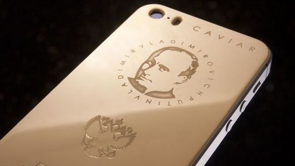 Zeci de ruși s-au înghesuit să cumpere "Putinofon"