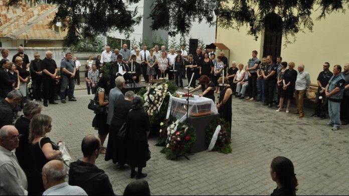 DOLIU ÎN LUMEA MUZICII româneşti. Fostul baterist al trupei SEMNAL M, condus pe ultimul drum