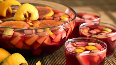 Cum să prepari SANGRIA delicioasă şi răcoritoare