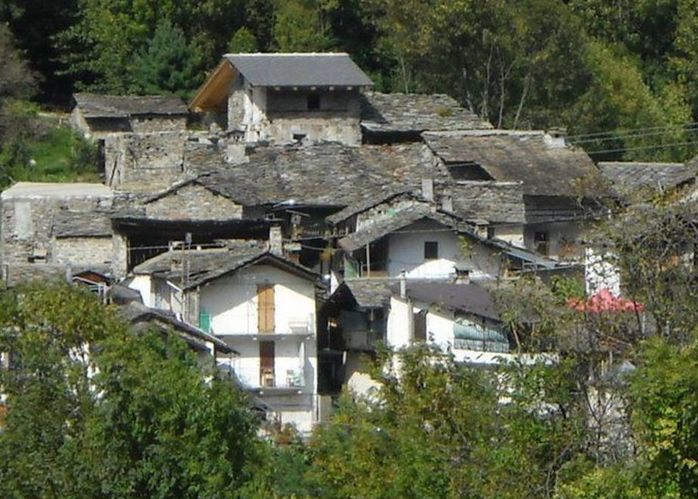 Un sat din Italia este scos la vânzare pe eBay