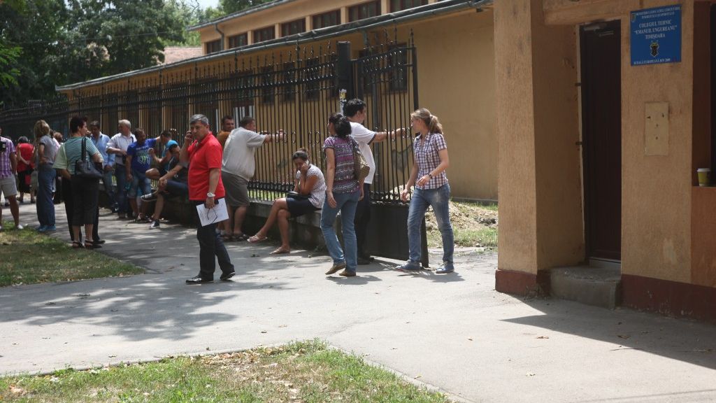 TITULARIZARE 2014. IPOSTAZA HALUCINANTĂ în care au fost surprinşi DOI PROFESORI DE RELIGIE 