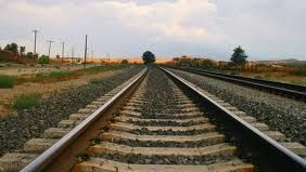 Asculta muzica prea tare în căşti şi a sfârşit lovit de tren