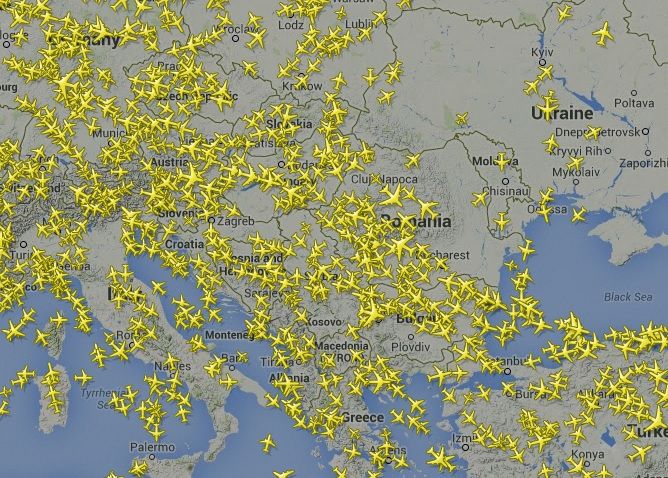 AVION DOBORÂT: Spaţiul aerian ucrainean, OCOLIT de aeronave - HARTĂ