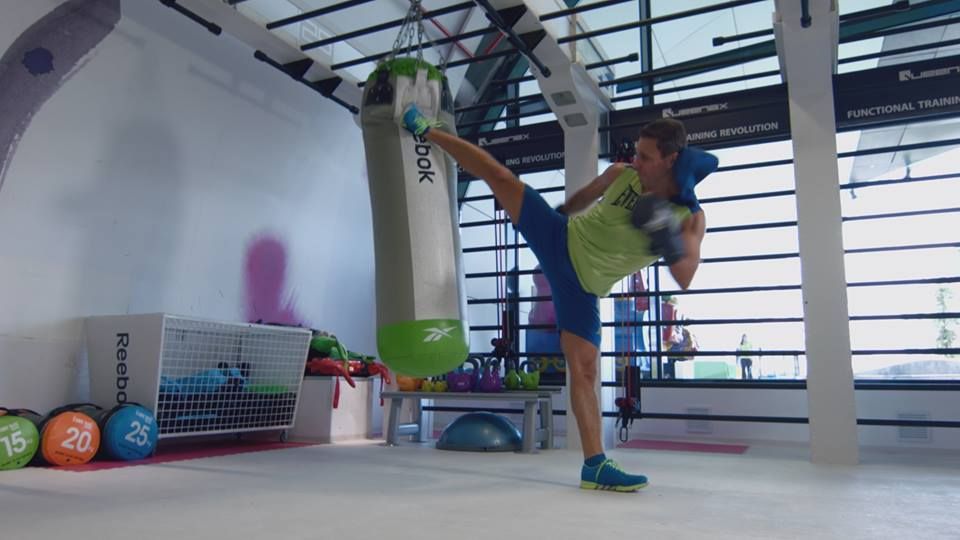 Cele mai tari bancuri despre marșul Antenei 3 în jurul Cotrocenilor