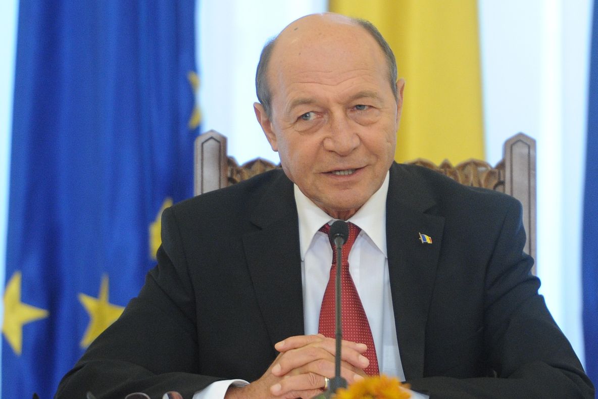 BĂSESCU cere NATO să sprijine Ucraina: Armata ucraineană RISCĂ UN MĂCEL 