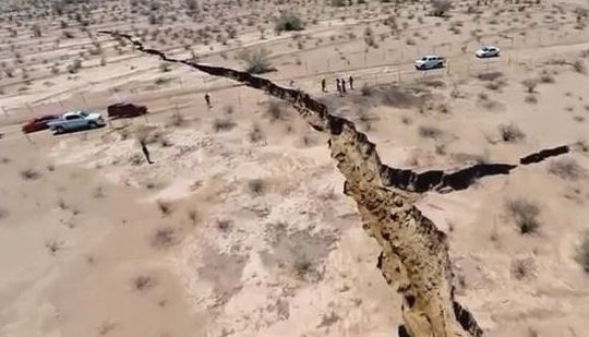 Mexicul, în stare de ŞOC. SE CRAPĂ PĂMÂNTUL pe o lungime de 1 KM