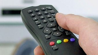 Televiziunile trebuie să le asigure accesul la ştiri persoanelor CU DEFICIENŢE DE AUZ, din octombrie