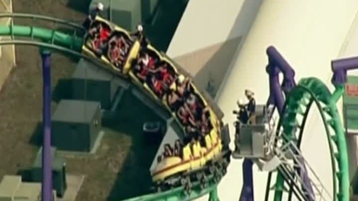 CARUSELUL GROAZEI: au rămas BLOCAŢI în vârful rollercoasterului timp de 5 ore