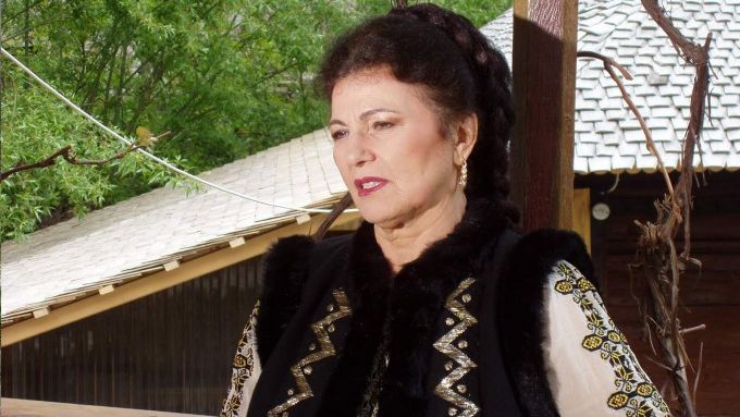 Irina Loghin dezvăluie câte operaţii estetice şi-a făcut