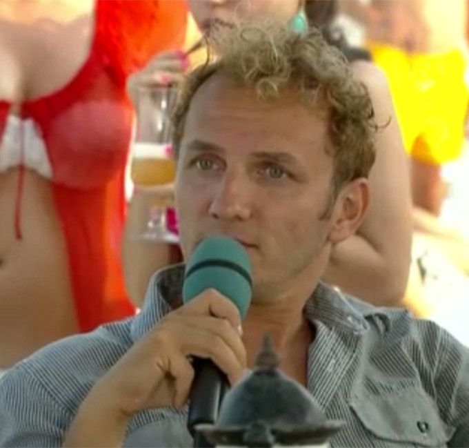 Era unul dintre cei mai bogaţi cântăreţi români. Acum a ajuns dator la bănci