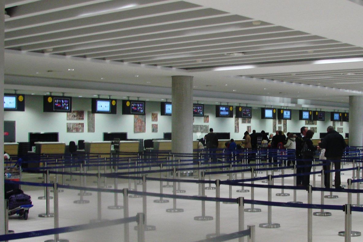 Grevă a piloţilor companiei TAP. Zeci de curse aeriene, anulate în Portugalia