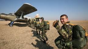 Românii din Ucraina: Din toamnă armata va recruta băieţi de 18 ani