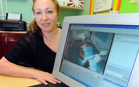 Cum să supraveghezi activitatea copiilor de la distanţă?