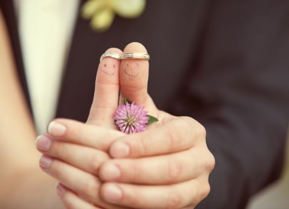 LA TRIBUNAL, din cauza fotografiilor din luna de miere postate pe Facebook 