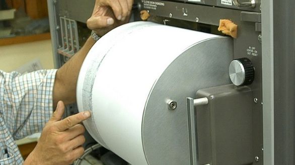 CUTREMUR DEVASTATOR, duminică noapte: magnitudine 7