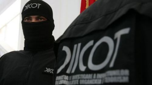 Campioane naţionale de ARTE MARŢIALE,membrele unei grupări suspecte de TRAFIC de MIGRANŢI şi HEROINĂ