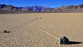 MISTERUL "PIETRELOR MIŞCĂTOARE" a fost elucidat