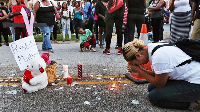 Manifestaţie la New York, după uciderea unui tânăr de culoare de către un poliţist în Missouri