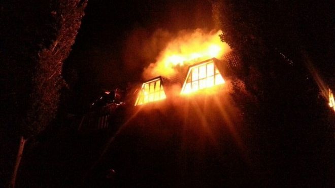 TRAGEDIE. Cabana în care un grup de petrecăreţi urma să chefuiască, SCRUM în urma unui incendiu