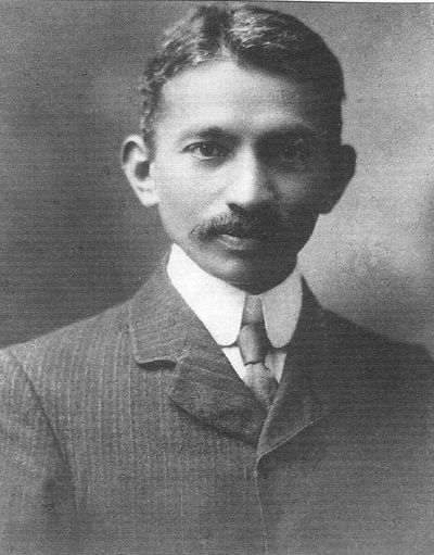 HISTORIA. Portretul eroului la tinereţe: Mahatma Gandhi 