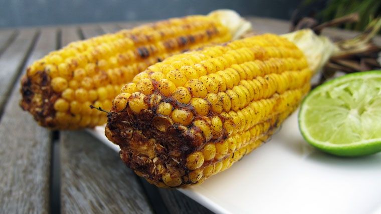 INCREDIBIL! Ce ţi se poate întâmpla dacă mananci PORUMB zi de zi, timp de o lună!