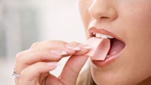 Efecte mai puţin cunoscute ale banalei gume de mestecat