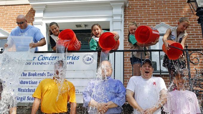 Au rămas fără apă din cauza Ice Bucket Challenge