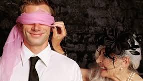 Găina bătrână face supa bună? De ce bărbaţii preferă femeile mai în vârstă în pat