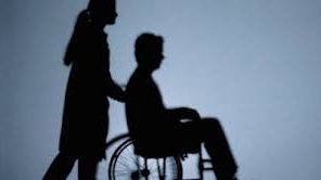 Cresc indemnizațiile pentru însoțitorii pensionarilor cu gradul I de invaliditate! Câți bani vor primi de la 1 septembrie?