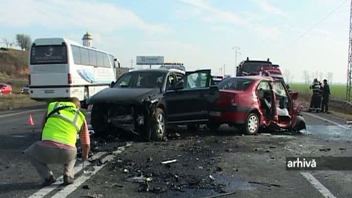 CIOCNIRI ÎN LANŢ ŞI BLOCAJE ÎN TRAFIC în minivacanţa de SFANTA MARIA 