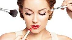 Una din trei persoane prezintă intoleranță la cosmetice 