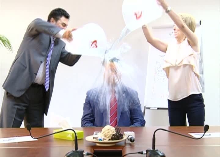 Preşedintele MEDLIFE a răspuns provocării de gheaţă, la Realitatea TV