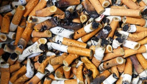 Ce a păţit o TURISTĂ daneză după ce a aruncat un CHIŞTOC de ŢIGARĂ pe plajă