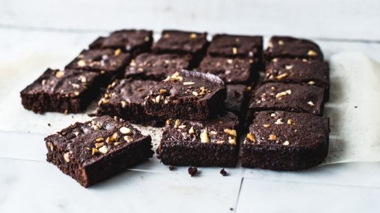 PRĂJITURI DE POST. Cum faci negrese cu nucă. Se prepară imediat şi sunt foarte gustoase!