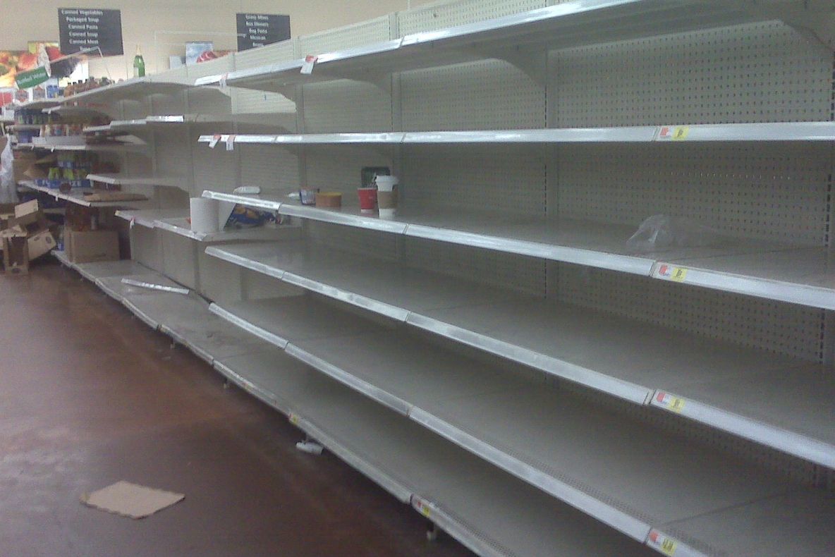 RAFTURI GOALE în magazinele din Rusia. UPDATE: Medvedev mai taie din LISTA NEAGRĂ