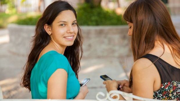 APLICAŢIA SOCIALĂ care creşte SPECTACULOS în rândul tinerilor. Tu o foloseşti?