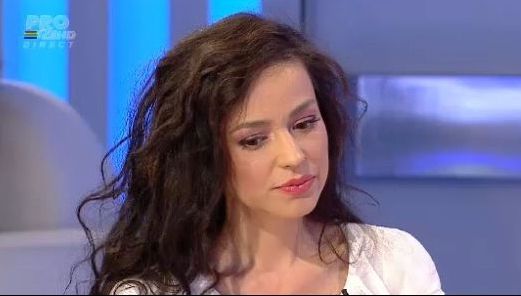 OLIVIA STEER, apariție inedită