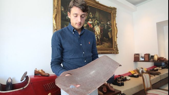 Povestea românului care îl încalţă pe Medvedev şi alţi "grei" de la Kremlin