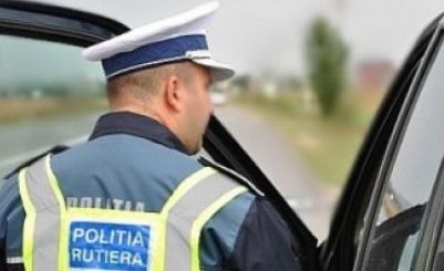 Poliţist de la rutieră, lovit cu maşina în Capitală de un şofer băut şi care conducea fără permis