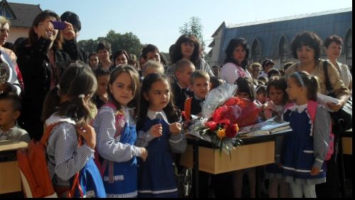 Candidaţii la prezidenţiale s-au promovat la început de an şcolar 