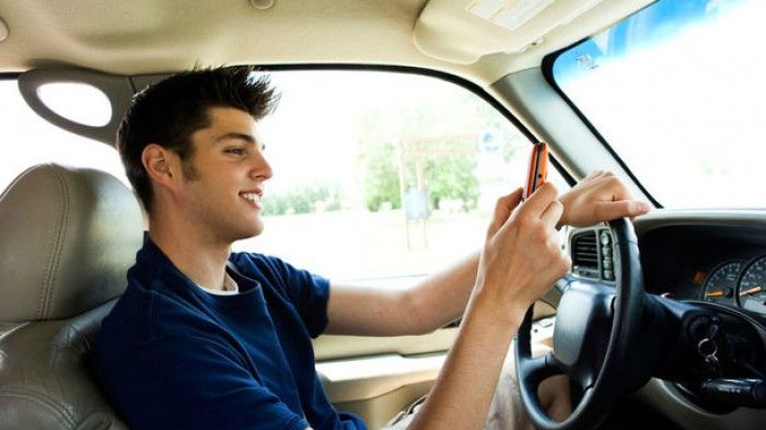 Veşti proaste pentru şoferii cu vârsta până în 30 de ani: ce RCA-uri scumpe vor avea!